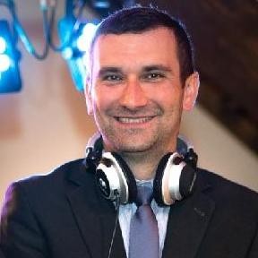 Moderátor a DJ Miloš Kundrát