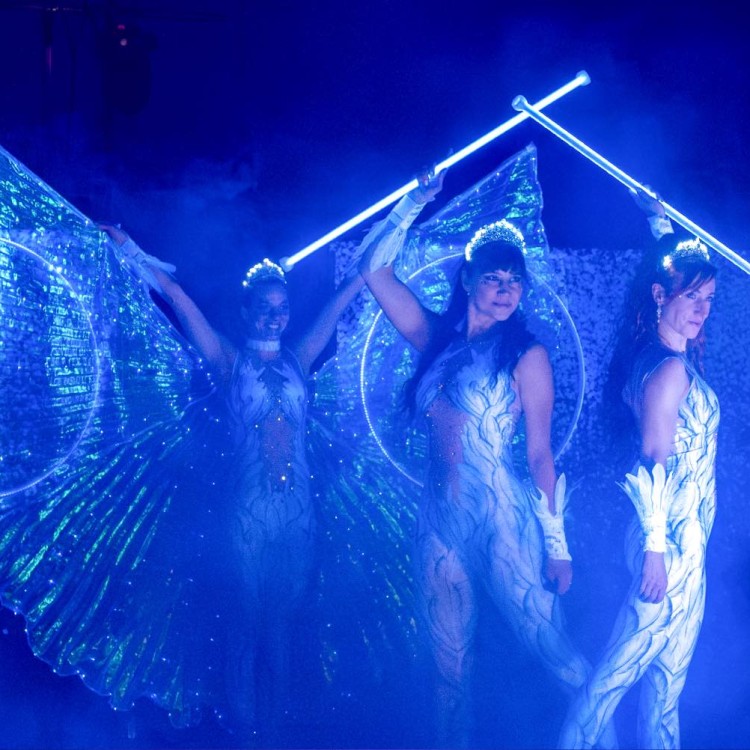 ILUSIAS - UV light & FIRE show