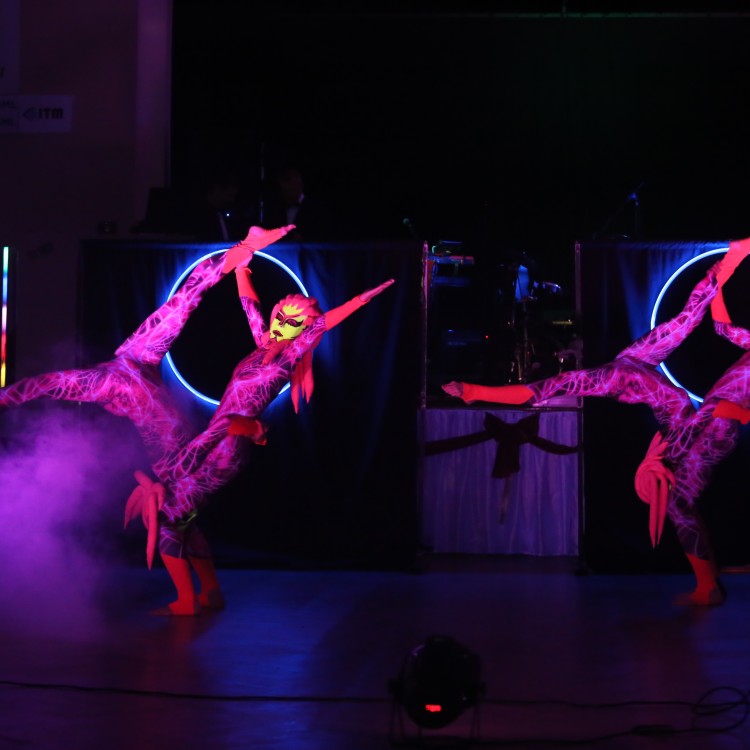 ILUSIAS - UV light & FIRE show