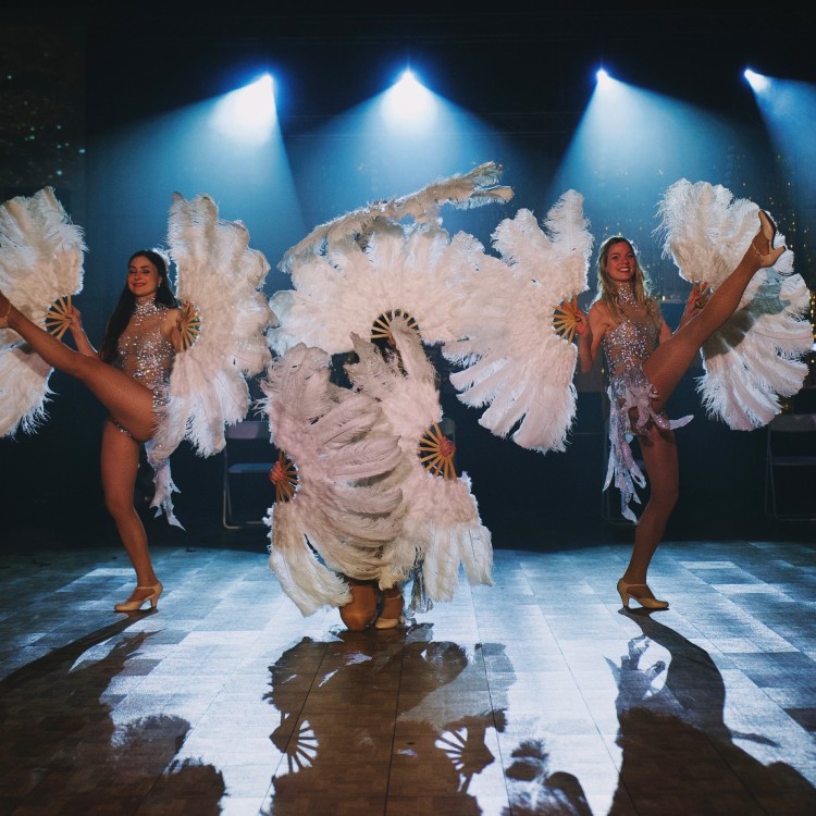 SIDEREA - kabaretní a historické tance, akrobatická show